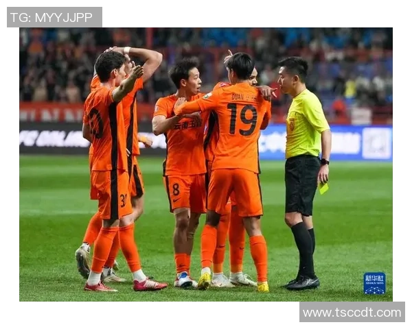 足球场上的黄牌之星：这些球员为何频频被警告引发争议